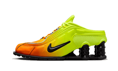 Nike Shox MR4 Martine Rose Safety Orange czarny-różowy - widok główny z boku | Saturaise.com