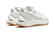 Buty Sacai Vaporwaffle Sacai Sail Gum - widok z przodu - Rozmiary EU