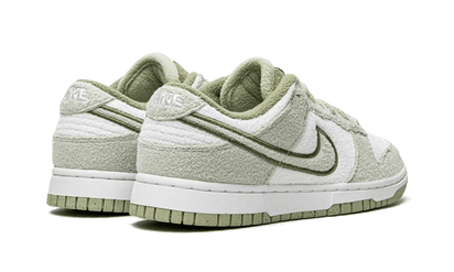 Buty Nike Dunk Low SE Fleece Green - widok z przodu - Rozmiary EU