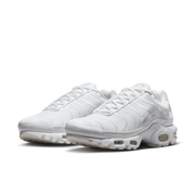 Kup oryginalne Air Max Plus Triple White AJ2029-100 - widok z drugiego boku - Sneakersy