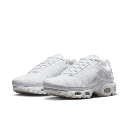 Kup oryginalne Air Max Plus Triple White AJ2029-100 - widok z drugiego boku - Sneakersy