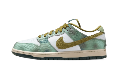 Yeezy Alexis Sablone x Nike SB Dunk Low "Chameleon" biały-zielony - widok główny z boku | Saturaise.com