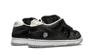 SB Dunk Low BE@RBRICK Medicom Toy - widok z przodu - Art Toys | Saturaise