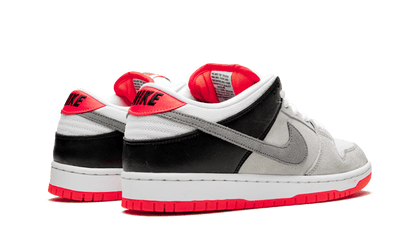 Buty Yeezy SB Dunk Low Infrared - widok z przodu - Rozmiary EU