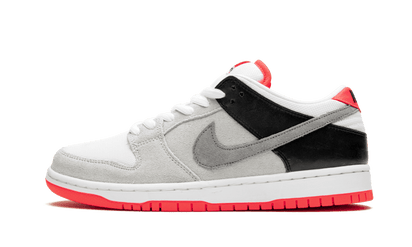 Yeezy SB Dunk Low Infrared szaro-czarny - widok główny z boku | Saturaise.com