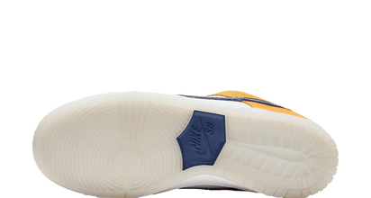 Buty Yeezy SB Dunk Low Laser Orange - widok z przodu - Rozmiary EU