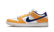 Yeezy SB Dunk Low Laser Orange biały-fioletowy - widok główny z boku | Saturaise.com