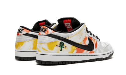 Buty Yeezy SB Dunk Low Raygun Tie Dye Away - widok z przodu - Rozmiary EU