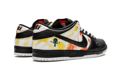 Buty Yeezy SB Dunk Low Raygun Tie Dye Home - widok z przodu - Rozmiary EU