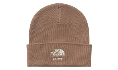 The North Face SKIMS x TNF Logo Beanie Sienna - widok główny z boku - Akcesoria