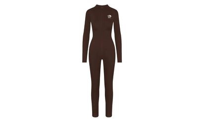 The North Face SKIMS x TNF Refina Bodysuit Coca czerwony - widok główny z boku | Saturaise.com