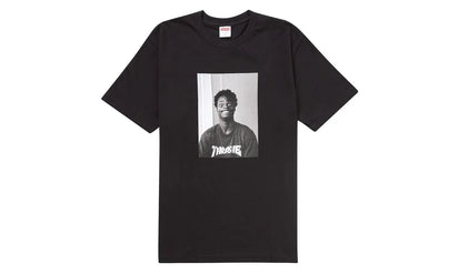 Supreme Supreme Thrasher Harold Tee Black - widok główny z boku - Streetwear
