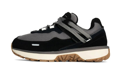 UGG UGG RetroFi Low Black czarny - widok główny z boku | Saturaise.com