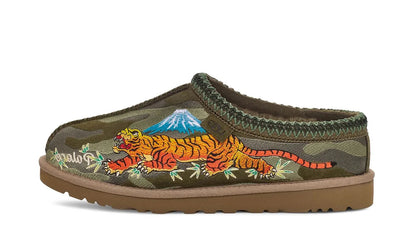 Palace UGG Tasman Slipper Palace Burnt Olive Camo zielony-khaki - widok główny z boku | Saturaise.com