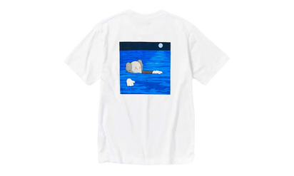 Uniqlo T-Shirt KAWS Artbook Cover - widok główny z boku - Kolekcjonerska figurka