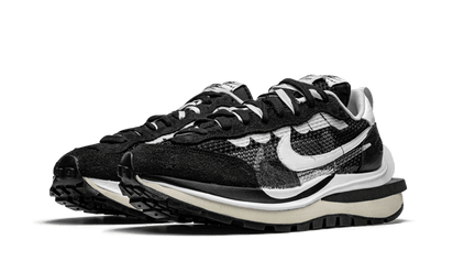 Kup oryginalne Vaporwaffle Sacai Black White - widok z drugiego boku - Sneakersy