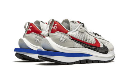 Buty Sacai Vaporwaffle Sacai Sport Fuchsia Game Royal - widok z przodu - Rozmiary EU