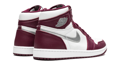 Buty Air Jordan Air Jordan 1 Retro High OG Bordeaux - widok z przodu - Rozmiary EU