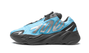 Adidas Yeezy 700 MNVN Bright Cyan niebieski - widok główny z boku | Saturaise.com