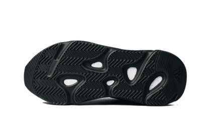 100% Oryginalne Yeezy 700 MNVN Triple Black - widok z tyłu - 675.00 PLN