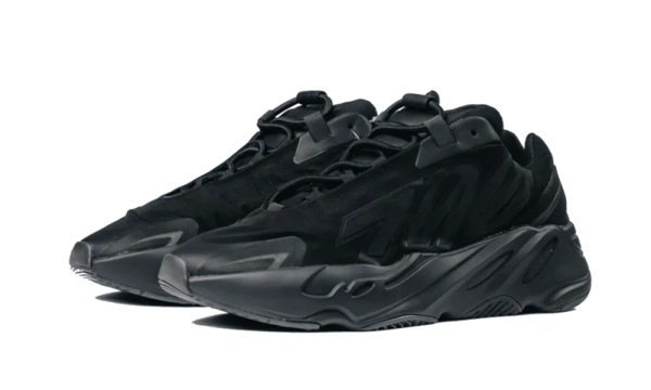 Yeezy 700 MNVN Triple Black - Kup oryginalne Yeezy 700 MNVN Triple Black - widok z drugiego boku - Sneakersy