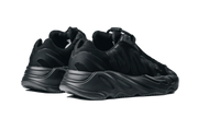 Buty Adidas Yeezy 700 MNVN Triple Black - widok z przodu - Rozmiary EU