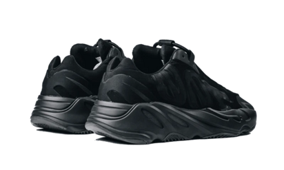 Buty Adidas Yeezy 700 MNVN Triple Black - widok z przodu - Rozmiary EU