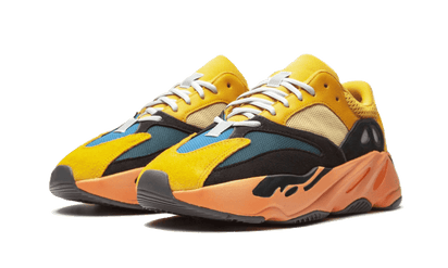 Kup oryginalne Yeezy 700 Sun - widok z drugiego boku - Sneakersy