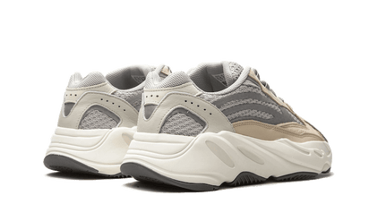 Buty Adidas Yeezy 700 V2 Cream - widok z przodu - Rozmiary EU