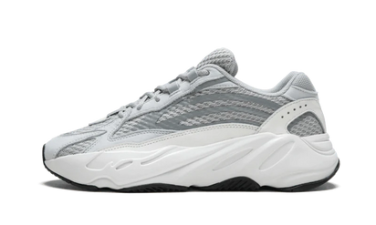 Adidas Yeezy Boost 700 V2 Static biały - widok główny z boku | Saturaise.com