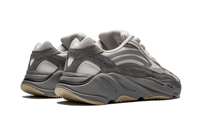 Buty Adidas Yeezy 700 V2 Tephra - widok z przodu - Rozmiary EU
