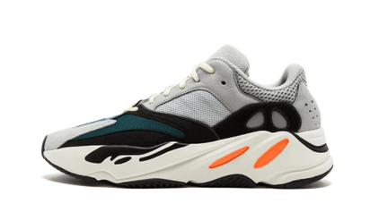 Adidas Yeezy 700 Wave Runner Solid Grey czarny-biały - widok główny z boku | Saturaise.com