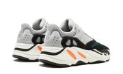 Yeezy 700 Wave Runner Solid Grey - zdjęcie 3