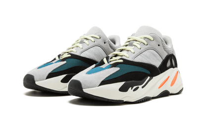 Kup oryginalne Yeezy 700 Wave Runner Solid Grey - widok z drugiego boku - Sneakersy