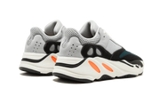 Buty Adidas Yeezy 700 Wave Runner Solid Grey - widok z przodu - Rozmiary EU
