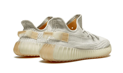Buty Adidas Yeezy Boost 350 V2 Light - widok z przodu - Rozmiary EU