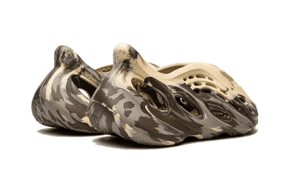 Buty Yeezy Yeezy Foam RNNR MX Clay Cream - widok z przodu - Rozmiary EU