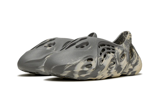 Yeezy Foam RNNR MXT Moon Gray - Kup oryginalne Yeezy Foam RNNR MXT Moon Gray - widok z drugiego boku - Sneakersy