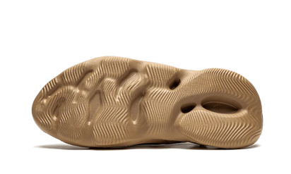100% Oryginalne Yeezy Foam RNNR Ochre - widok z tyłu - 700.00 PLN