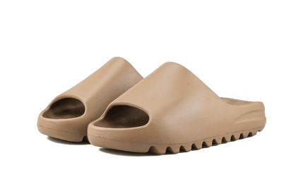 Kup oryginalne Yeezy Slide Earth Brown - widok z drugiego boku - Sneakersy