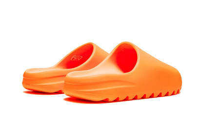 Buty Yeezy Yeezy Slide Enflame Orange - widok z przodu - Rozmiary EU