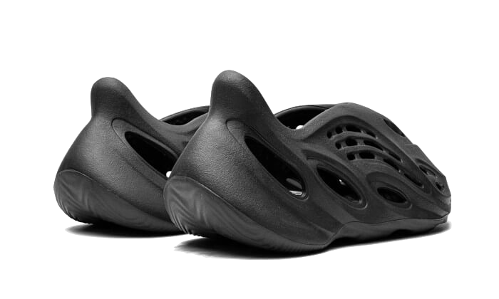 Buty Yeezy Yeezy Foam RNNR Onyx - widok z przodu - Rozmiary EU