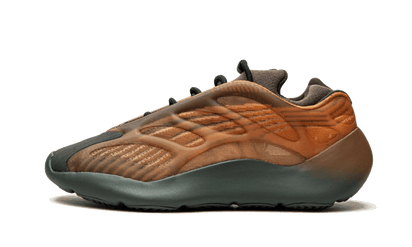 Adidas Yeezy 700 V3 Copper Fade czerwony-brązowy - widok główny z boku | Saturaise.com