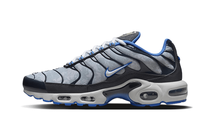 Nike Air Max Plus SE Social FC czarny-czerwony - widok główny z boku | Saturaise.com