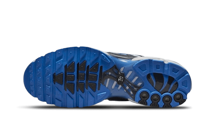 Buty Nike Air Max Plus SE Social FC - widok z przodu - Rozmiary EU