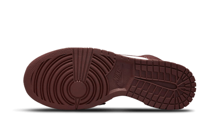 Buty Nike Dunk High Burgundy Crush - widok z przodu - Rozmiary EU
