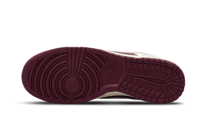 Buty Nike Dunk Low Retro PRM Valentine's Day (2023) - widok z przodu - Rozmiary EU