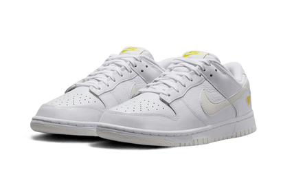 Kup oryginalne Dunk Low Yellow Heart FD0803-100 - widok z drugiego boku - Sneakersy