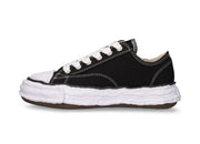 Maison Mihara Yasuhiro Mihara Yasuhiro Peterson Low 23 OG Sole Canvas Sneakers czarny-czerwony - widok główny z boku | Satura