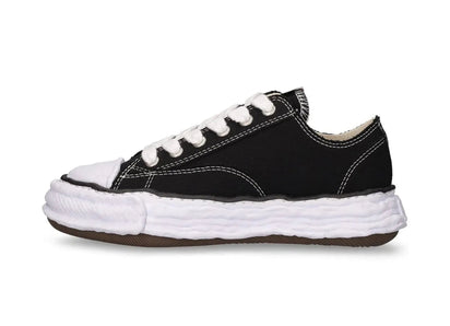 Maison Mihara Yasuhiro Mihara Yasuhiro Peterson Low 23 OG Sole Canvas Sneakers czarny-czerwony - widok główny z boku | Satura